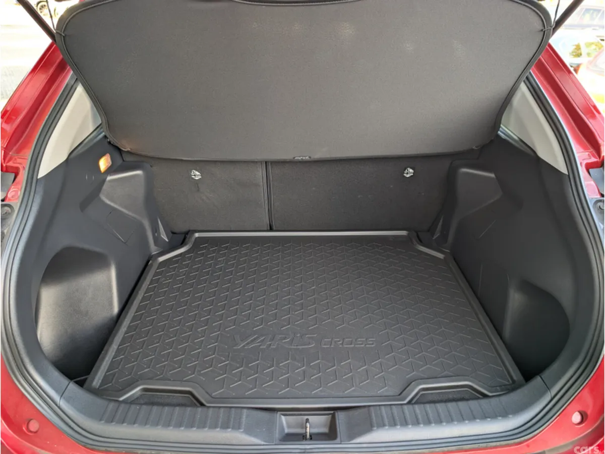 Toyota Yaris Cross Hatchback, Petrol Hybrid, 2025, Red
