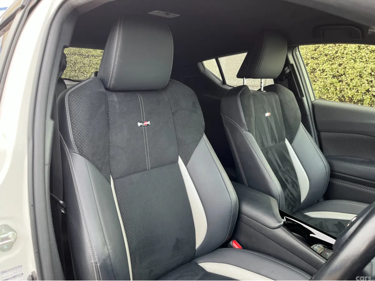 Toyota C-HR SUV, Petrol Hybrid, 2021, White