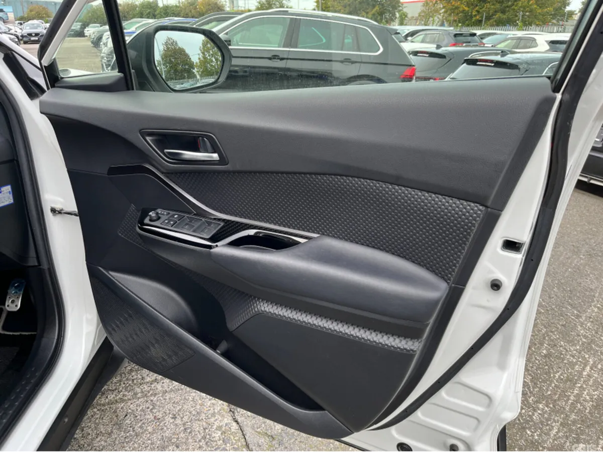 Toyota C-HR SUV, Petrol Hybrid, 2021, White