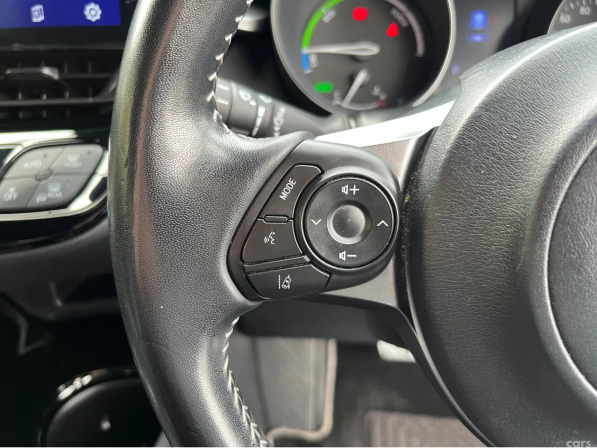 Toyota C-HR SUV, Petrol Hybrid, 2021, White