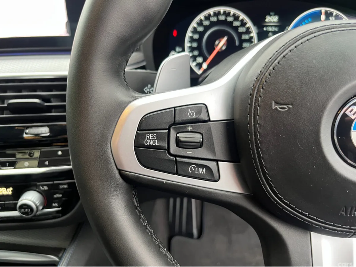 BMW 5-Series Saloon, Petrol Plug-in Hybrid, 2019, Black