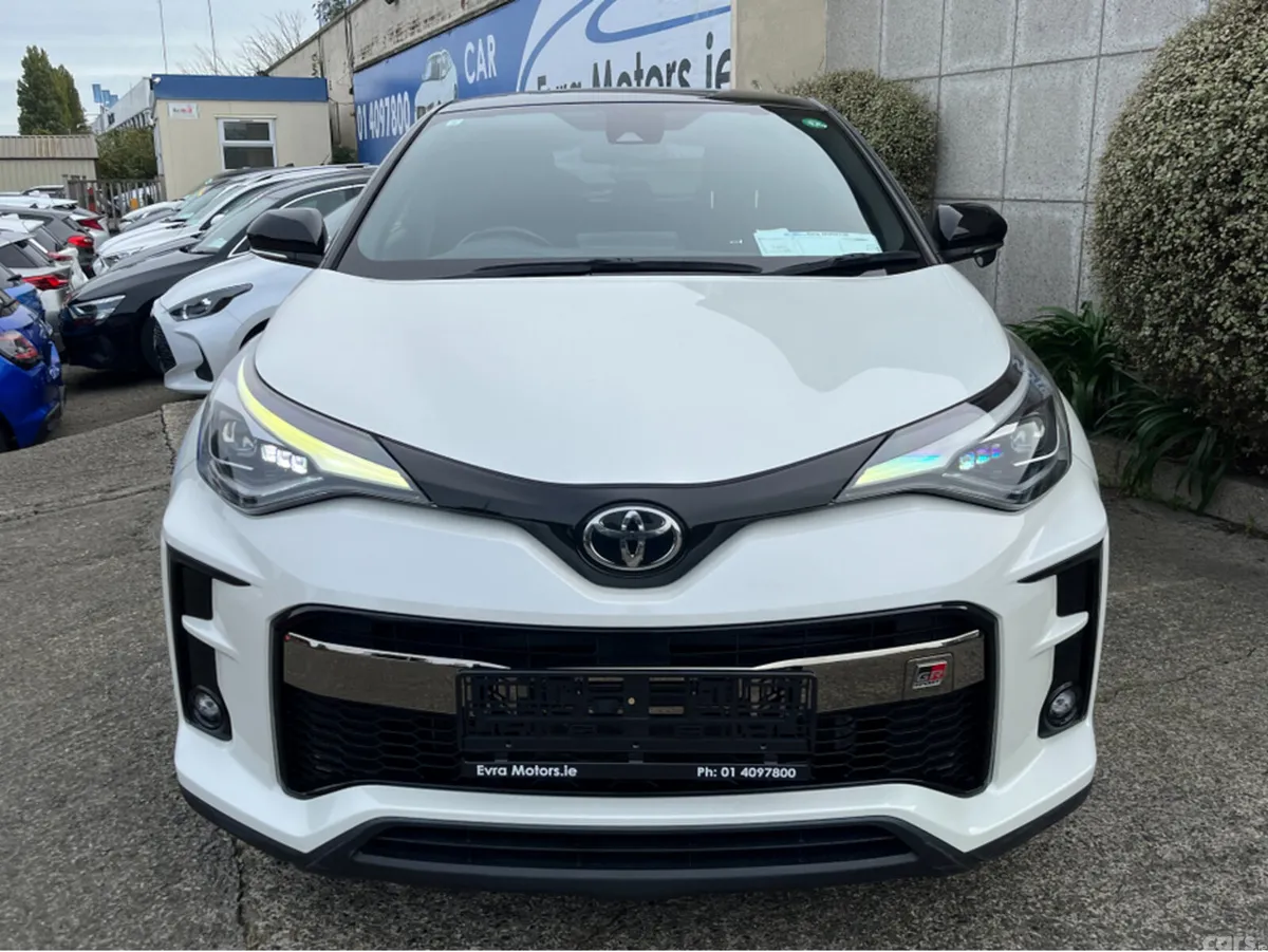 Toyota C-HR SUV, Petrol Hybrid, 2021, White