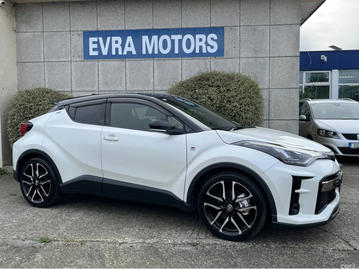 Toyota C-HR SUV, Petrol Hybrid, 2021, White