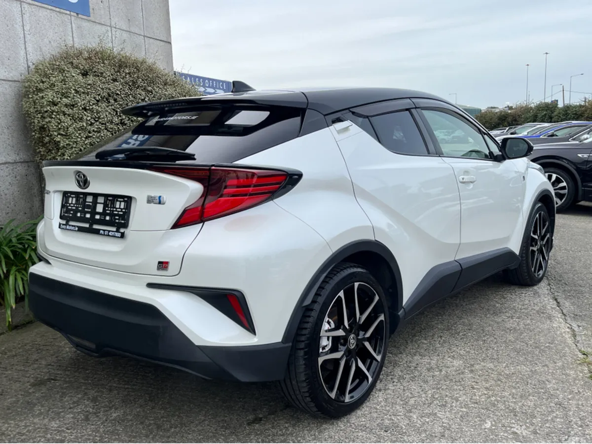 Toyota C-HR SUV, Petrol Hybrid, 2021, White