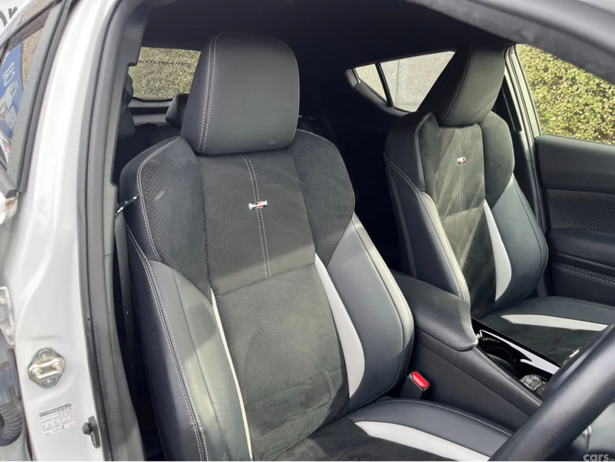 Toyota C-HR SUV, Petrol Hybrid, 2022, White