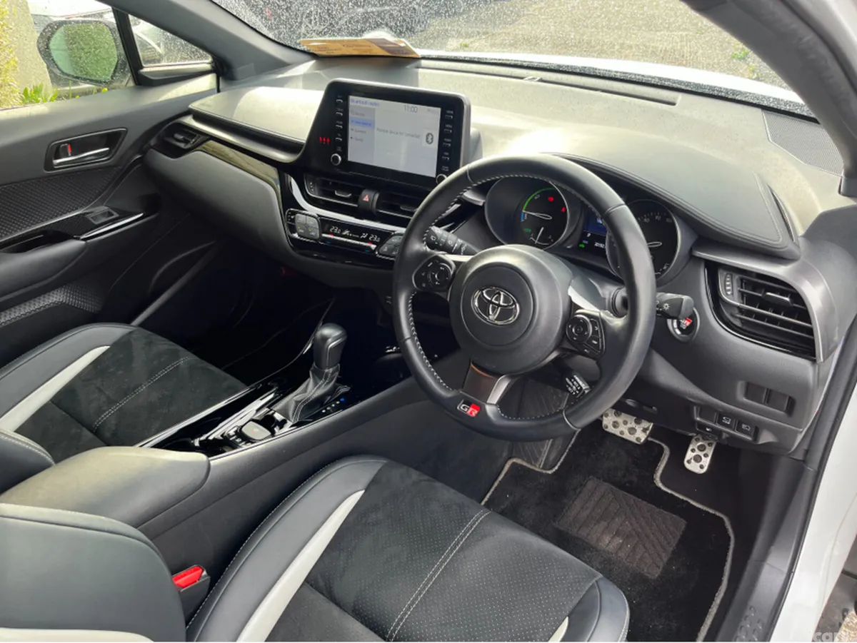 Toyota C-HR SUV, Petrol Hybrid, 2022, White