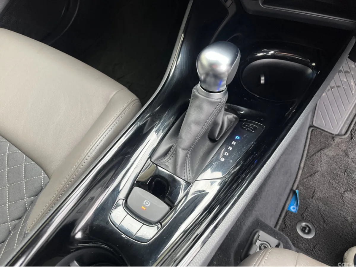 Toyota C-HR SUV, Petrol Hybrid, 2019, Grey