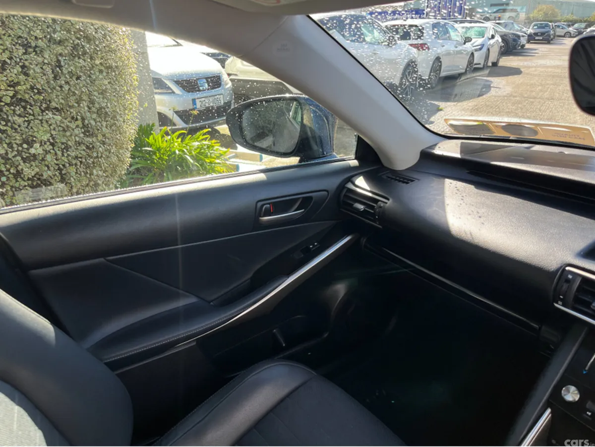 Lexus IS Saloon, Petrol Hybrid, 2017, Blue