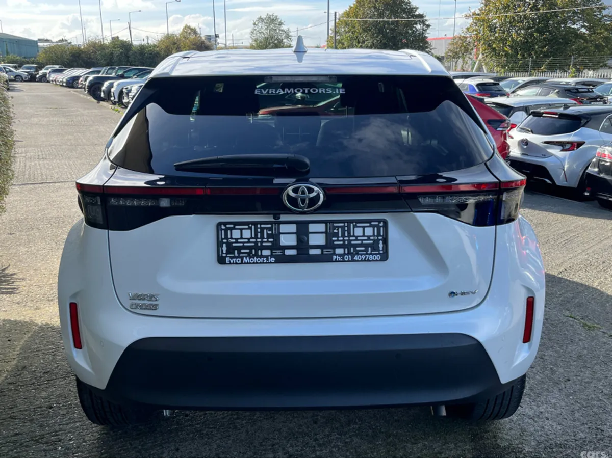 Toyota Yaris Cross SUV, Petrol Hybrid, 2024, White