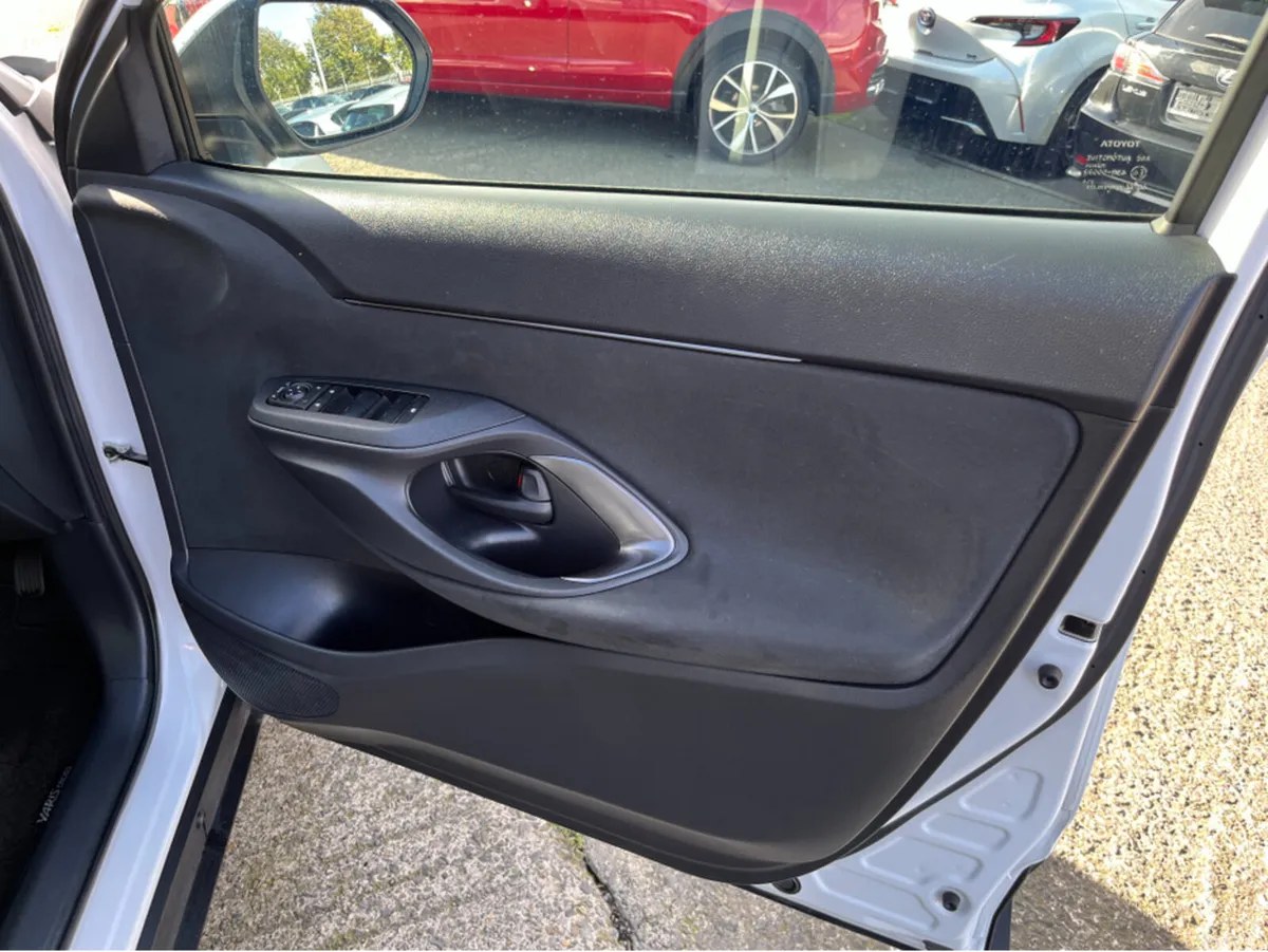 Toyota Yaris Cross SUV, Petrol Hybrid, 2024, White
