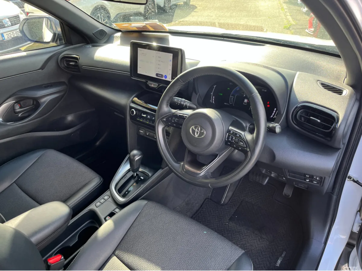 Toyota Yaris Cross SUV, Petrol Hybrid, 2024, White