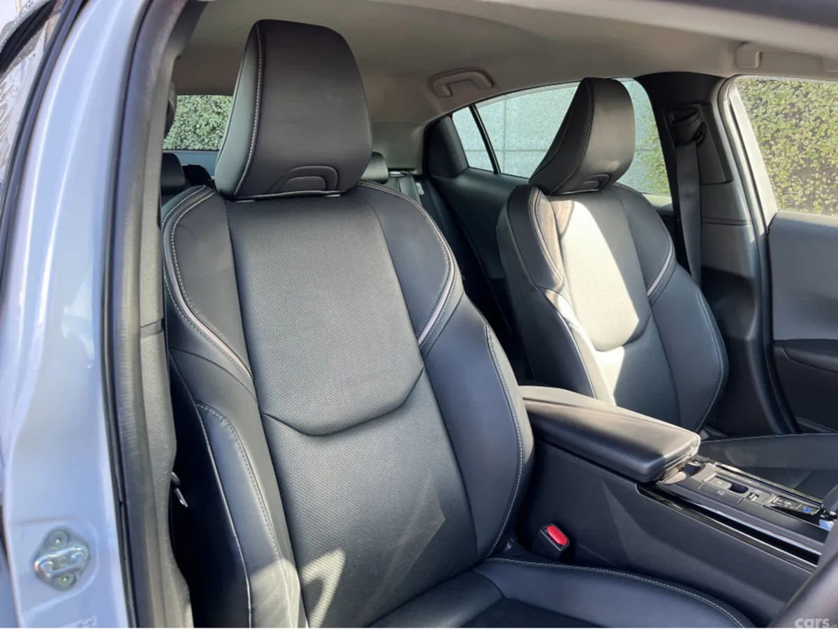 Toyota Prius Saloon, Petrol Hybrid, 2023, White