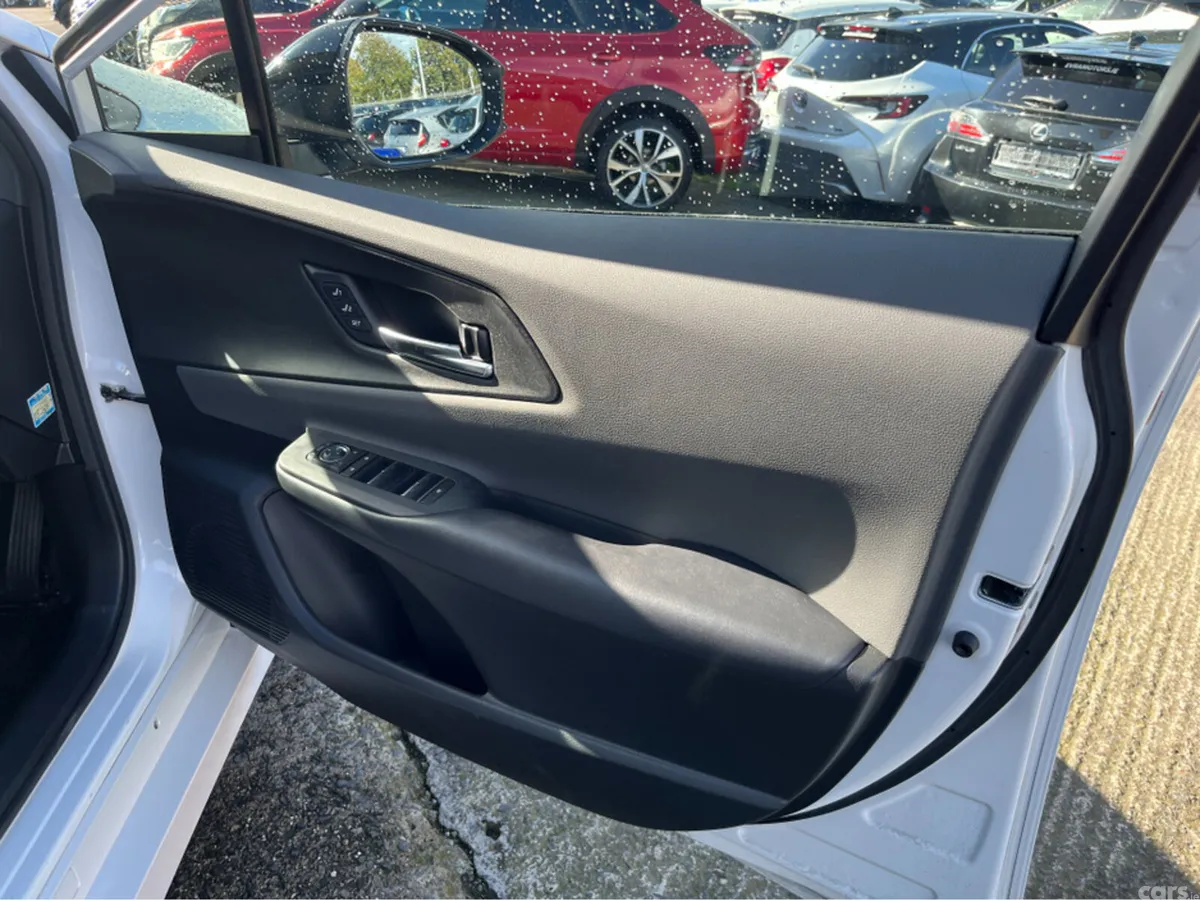 Toyota Prius Saloon, Petrol Hybrid, 2023, White
