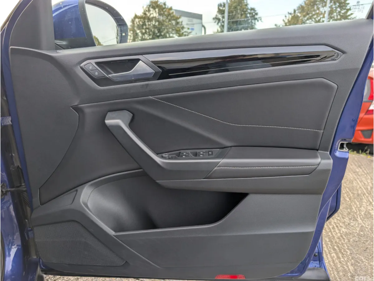 Volkswagen T-Roc SUV, Petrol, 2023, Blue