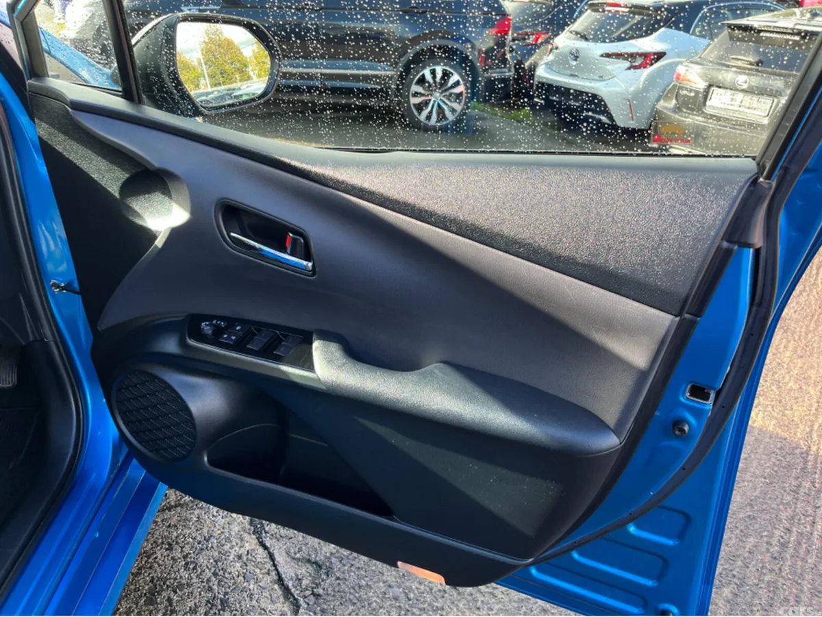 Toyota Prius Saloon, Petrol Hybrid, 2019, Blue
