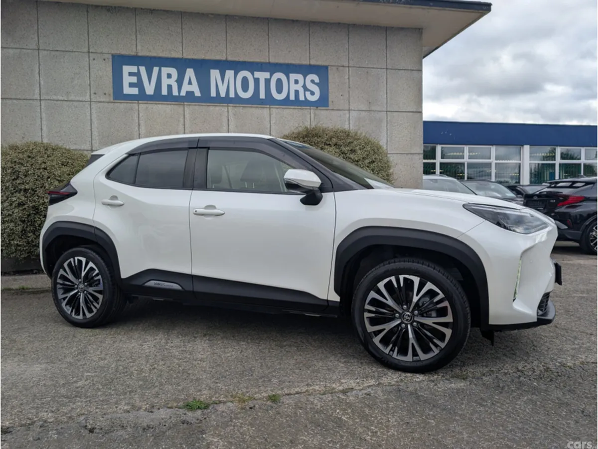 Toyota Yaris Cross Hatchback, Petrol Hybrid, 2022, White