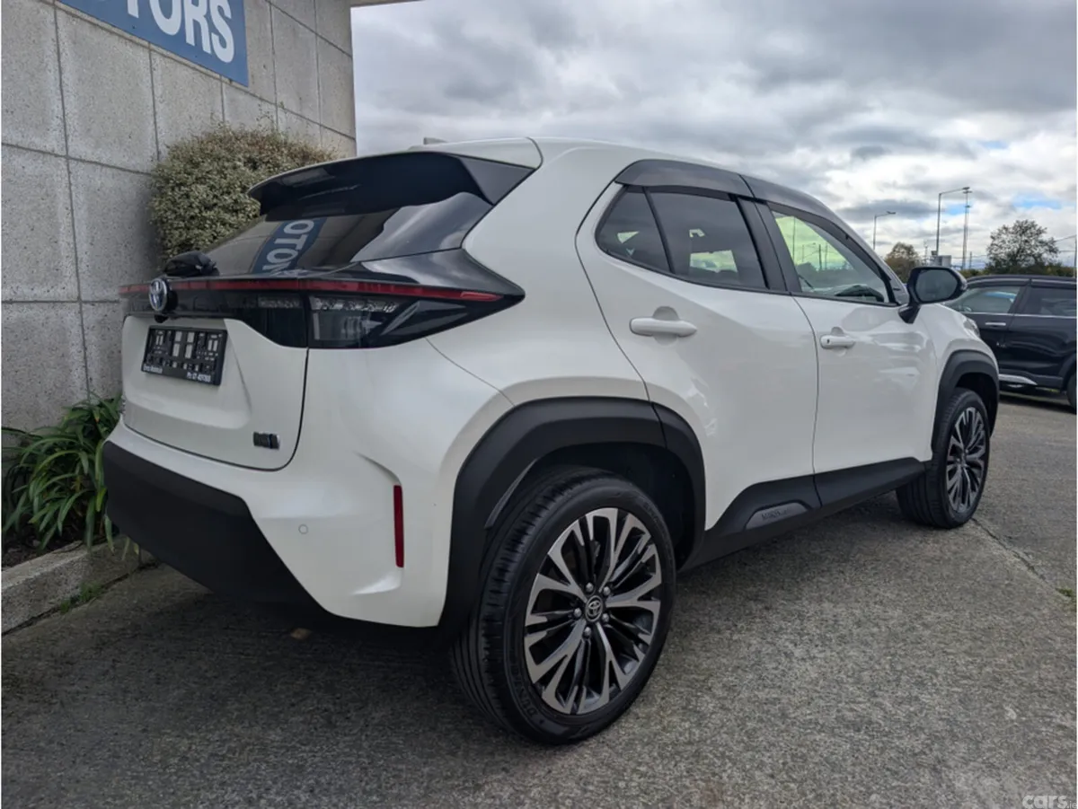 Toyota Yaris Cross Hatchback, Petrol Hybrid, 2022, White