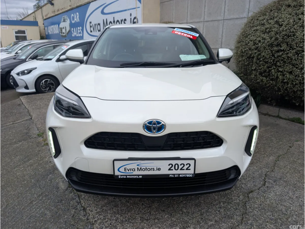 Toyota Yaris Cross Hatchback, Petrol Hybrid, 2022, White