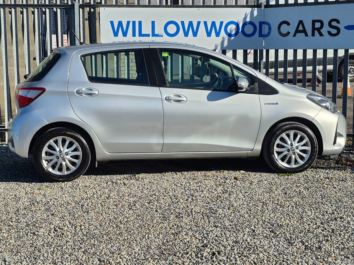 Toyota Yaris Hatchback, Petrol Hybrid, 2017, Grey