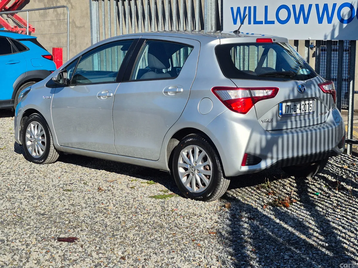 Toyota Yaris Hatchback, Petrol Hybrid, 2017, Grey