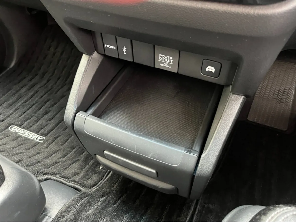 Honda Odyssey MPV, Petrol Hybrid, 2021, White