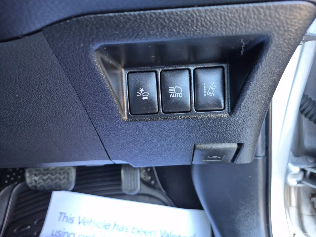 Toyota Yaris Hatchback, Petrol Hybrid, 2017, Grey