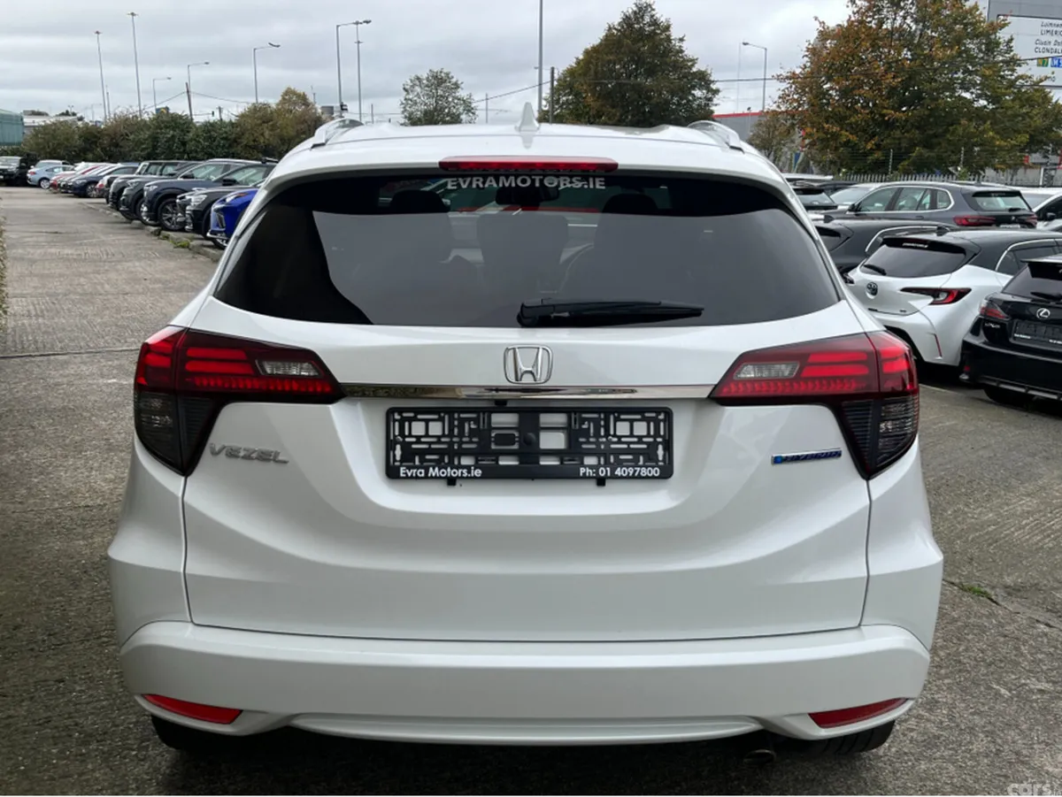 Honda Vezel SUV, Petrol Hybrid, 2021, White