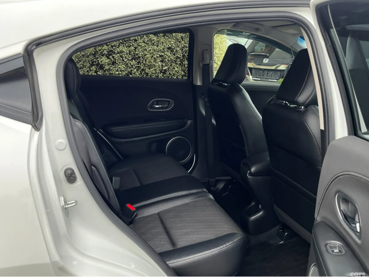 Honda Vezel SUV, Petrol Hybrid, 2021, White