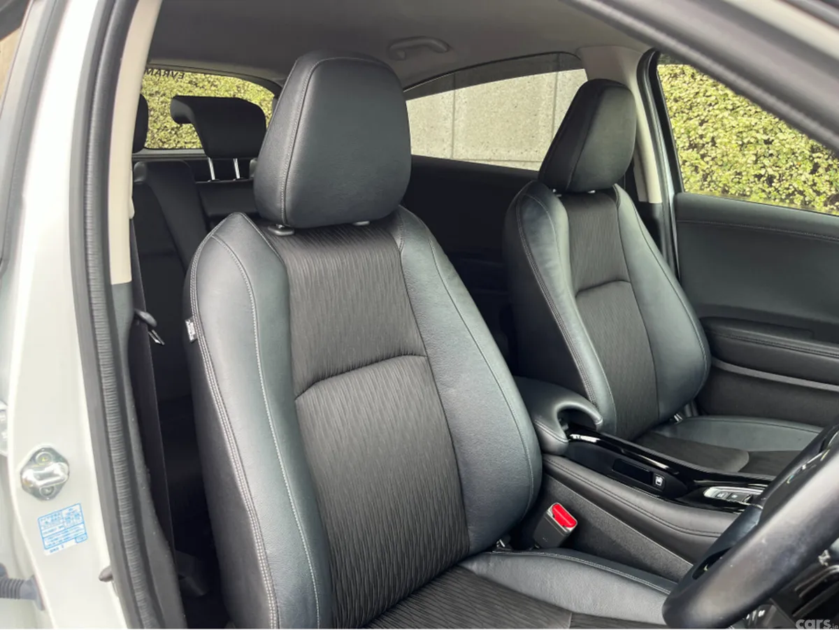 Honda Vezel SUV, Petrol Hybrid, 2021, White
