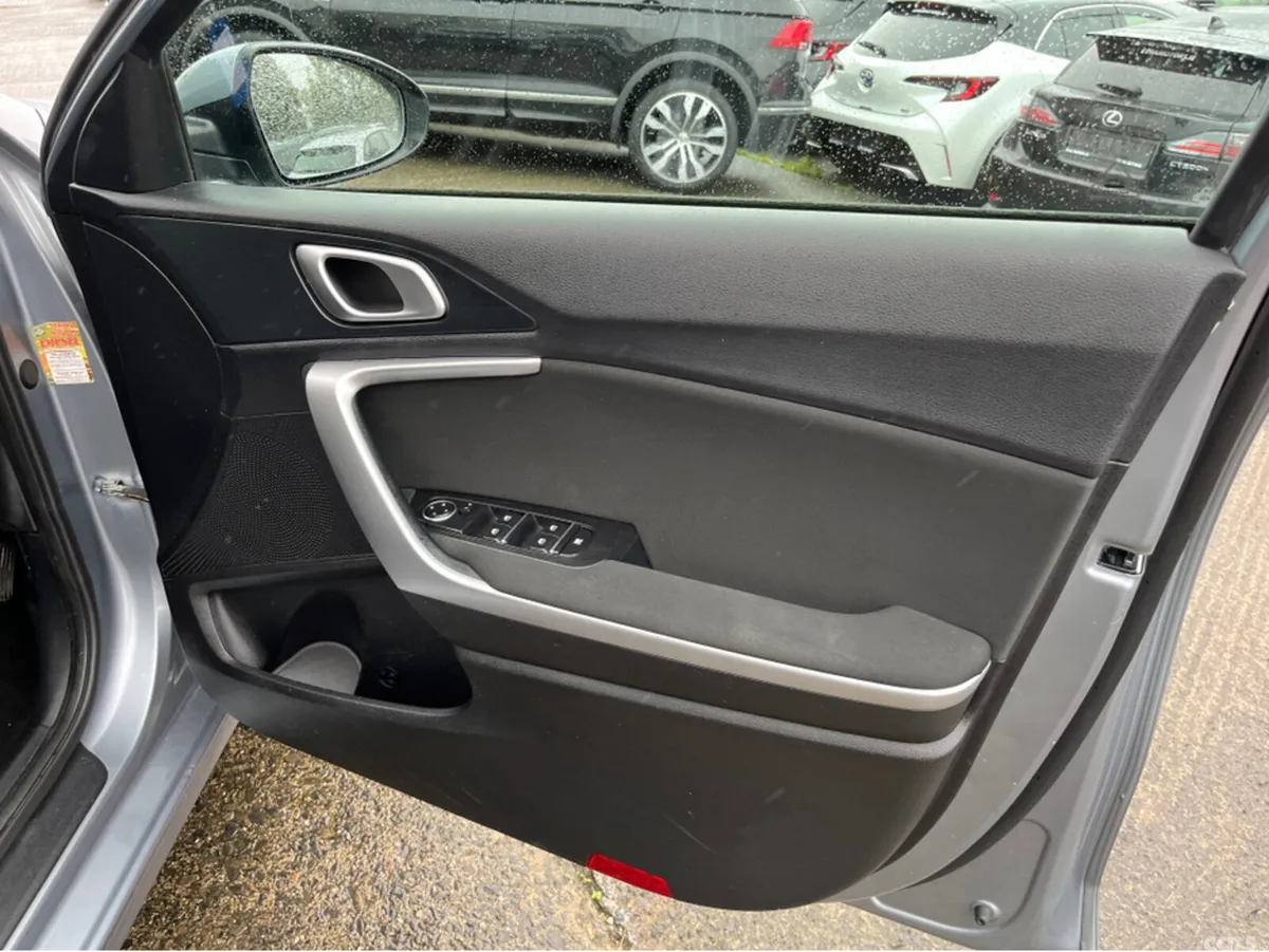 Kia Ceed Hatchback, Petrol, 2019, Grey