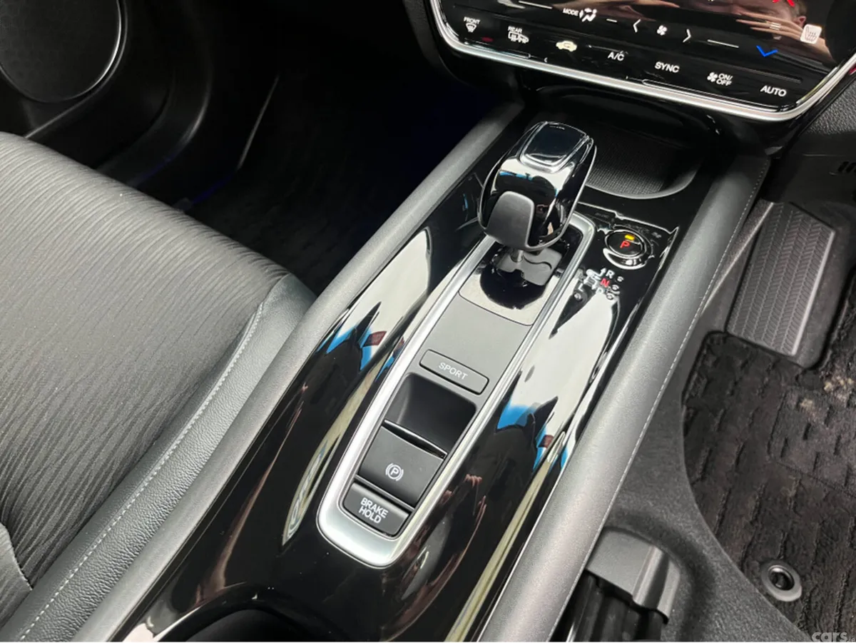 Honda Vezel SUV, Petrol Hybrid, 2021, White