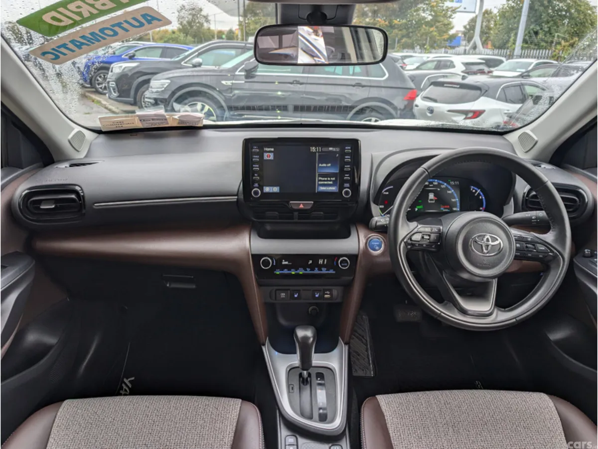 Toyota Yaris Cross Hatchback, Petrol Hybrid, 2022, White