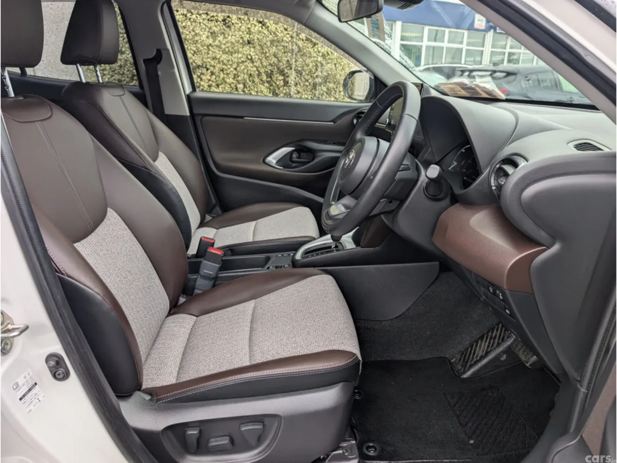 Toyota Yaris Cross Hatchback, Petrol Hybrid, 2022, White