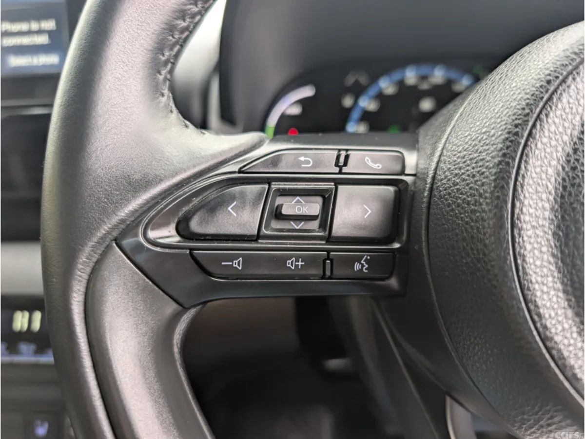Toyota Yaris Cross Hatchback, Petrol Hybrid, 2022, White