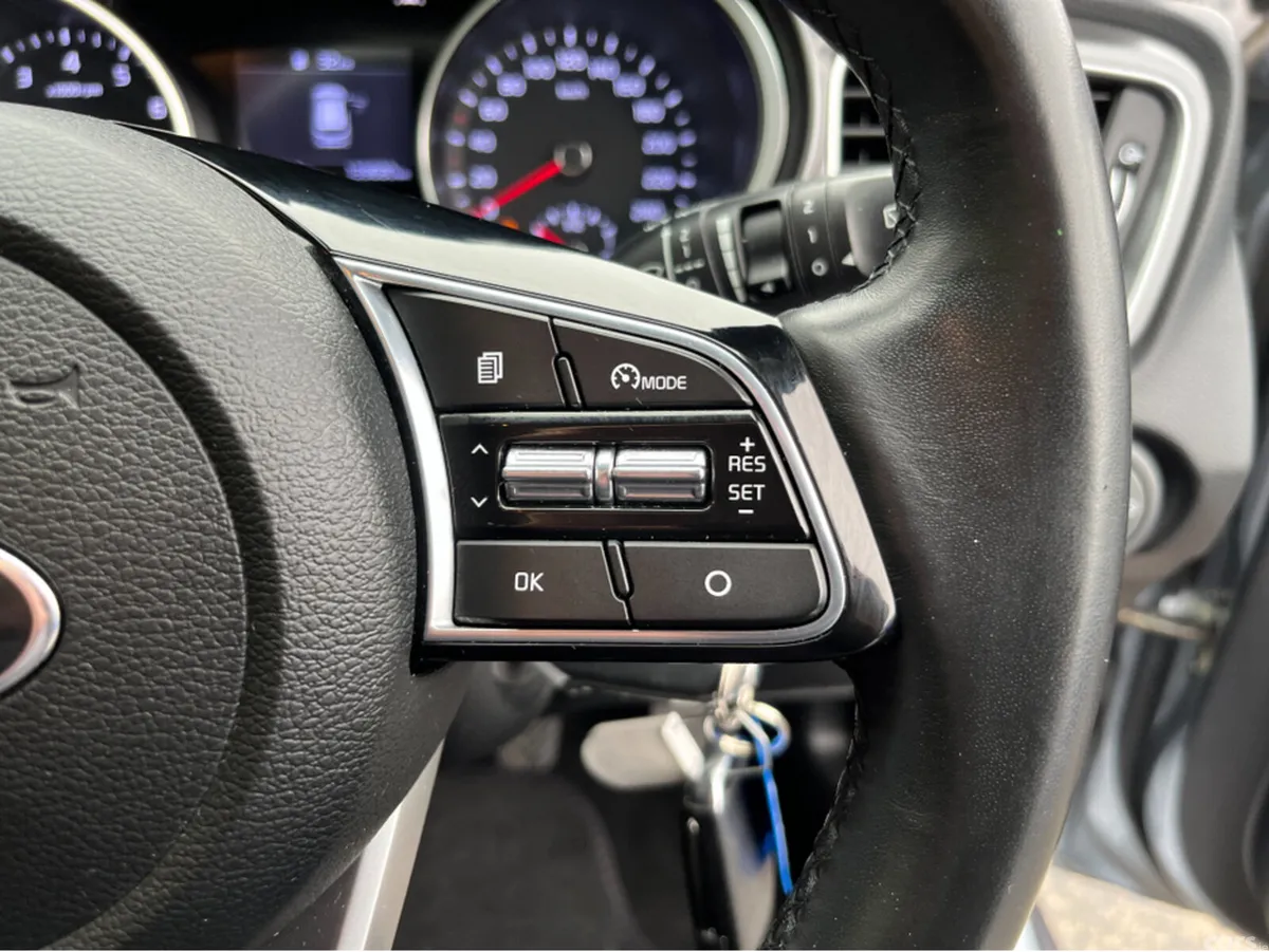 Kia Ceed Hatchback, Petrol, 2019, Grey
