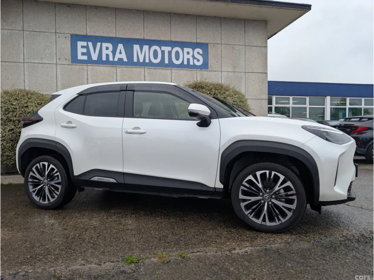 Toyota Yaris Cross Hatchback, Petrol Hybrid, 2022, White