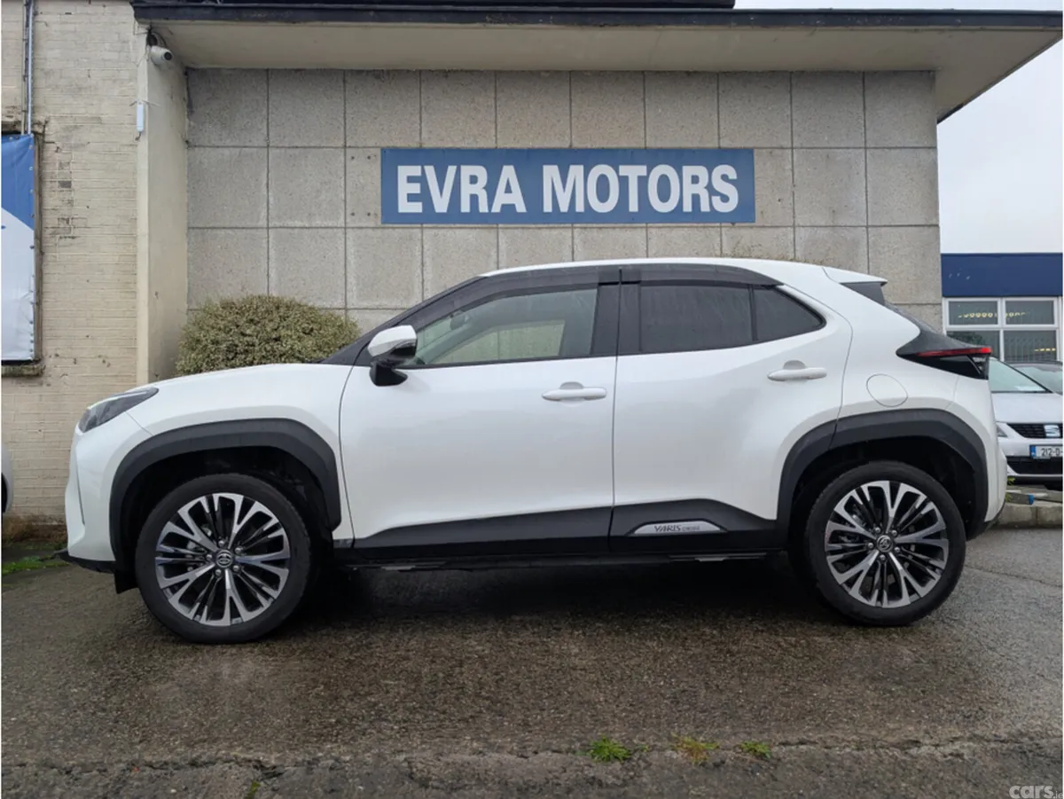 Toyota Yaris Cross Hatchback, Petrol Hybrid, 2022, White