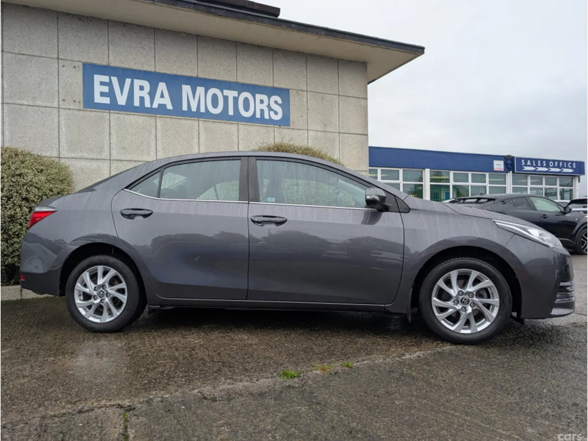 Toyota Corolla Saloon, Petrol, 2017, Grey