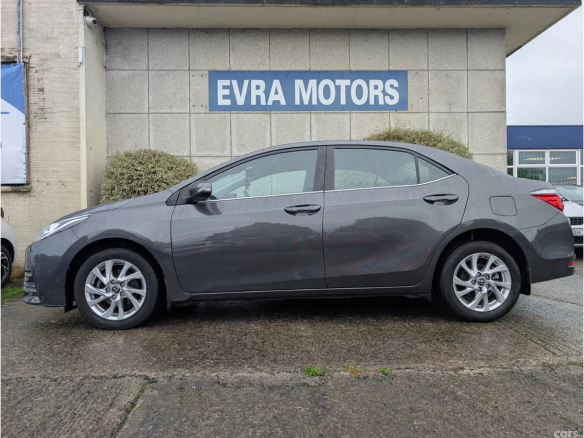 Toyota Corolla Saloon, Petrol, 2017, Grey