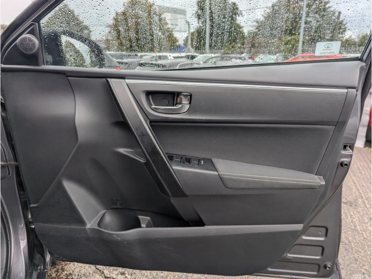 Toyota Corolla Saloon, Petrol, 2017, Grey
