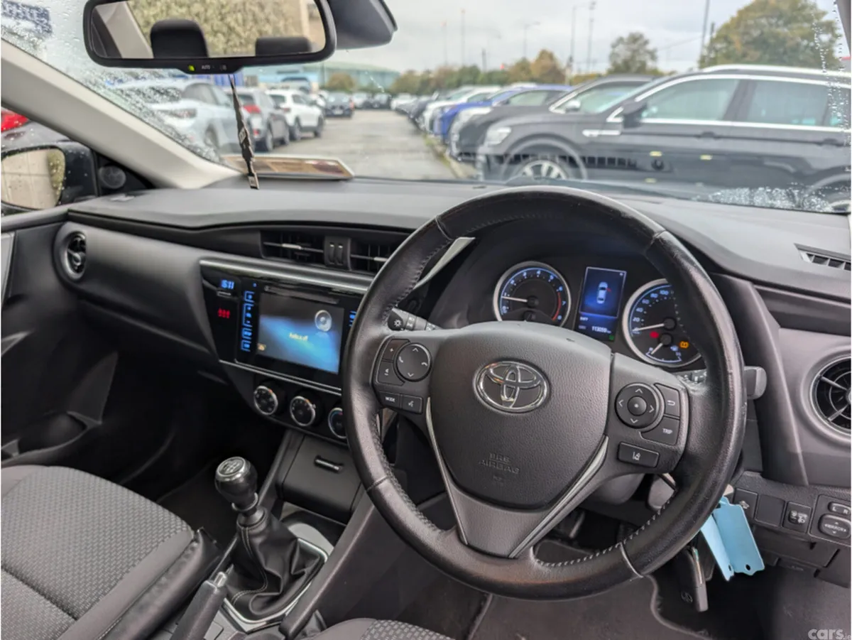 Toyota Corolla Saloon, Petrol, 2017, Grey