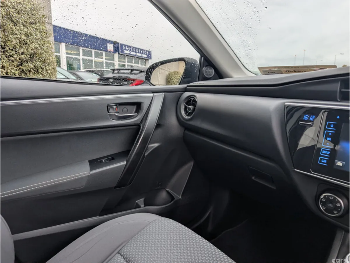 Toyota Corolla Saloon, Petrol, 2017, Grey