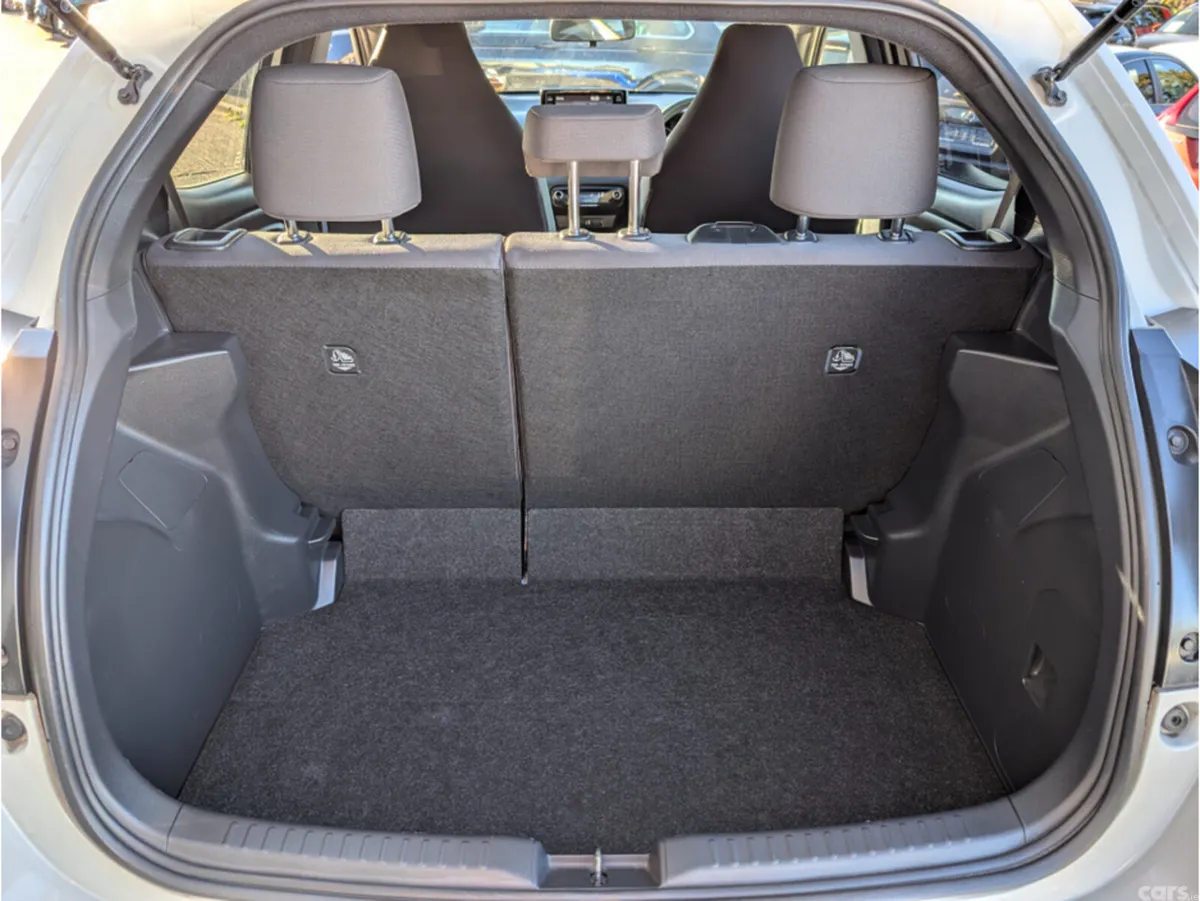 Toyota Yaris Hatchback, Petrol Hybrid, 2022, White