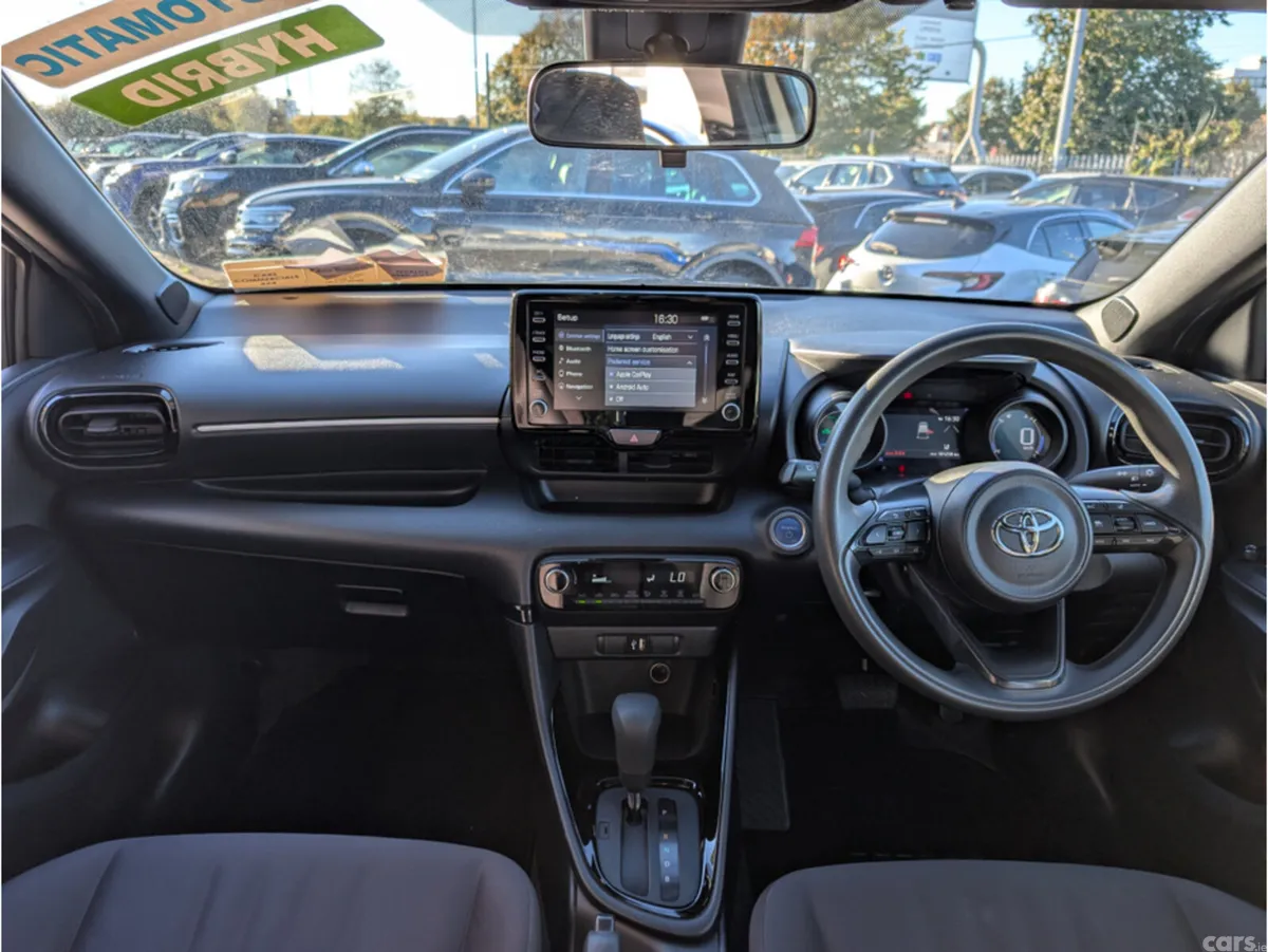 Toyota Yaris Hatchback, Petrol Hybrid, 2022, White
