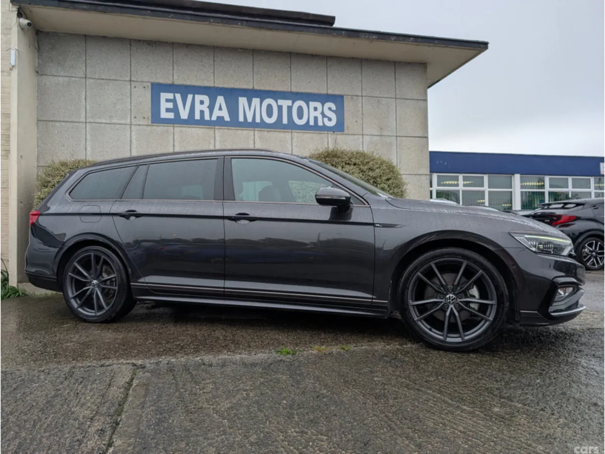 Volkswagen Passat Estate, Diesel, 2023, Grey