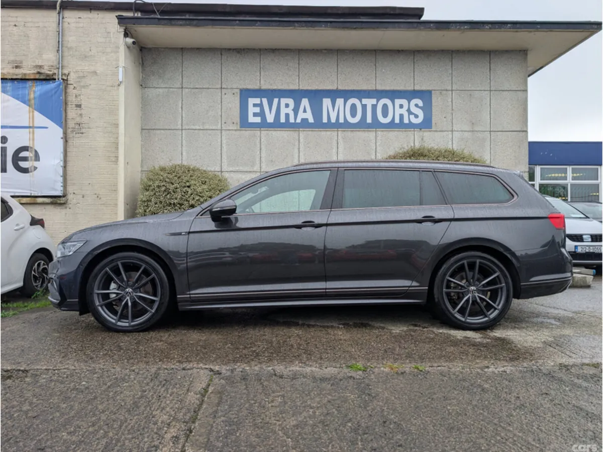 Volkswagen Passat Estate, Diesel, 2023, Grey