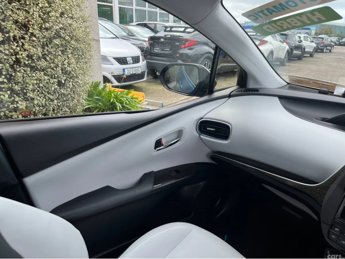Toyota Prius Saloon, Petrol Hybrid, 2019, Blue