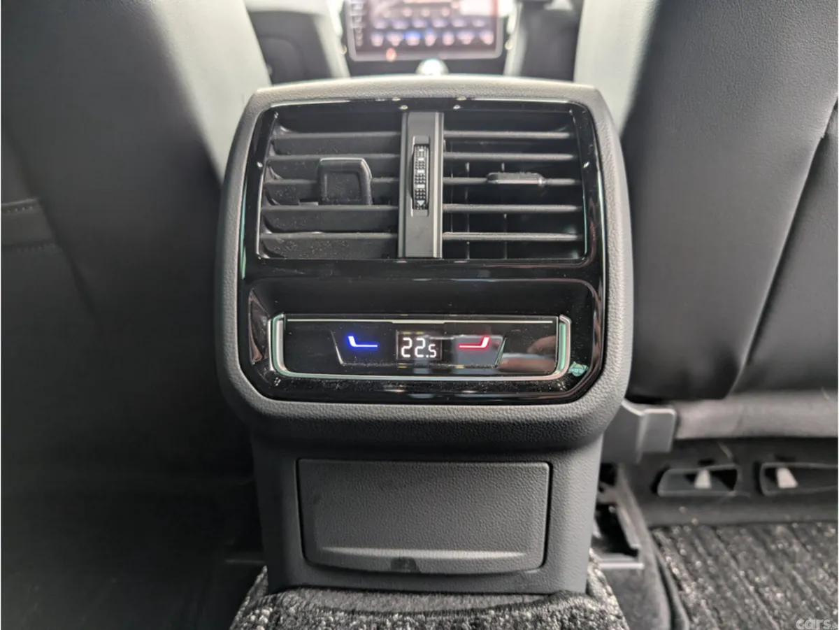 Volkswagen Passat Estate, Diesel, 2023, Grey