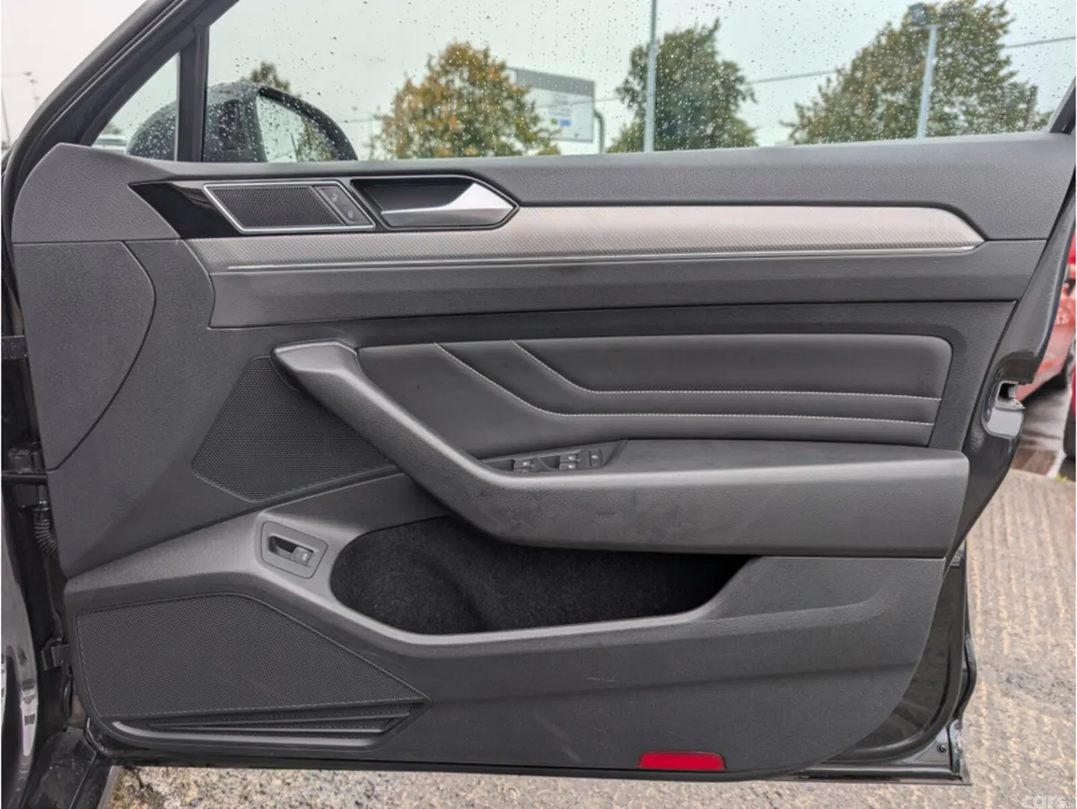Volkswagen Passat Estate, Diesel, 2023, Grey