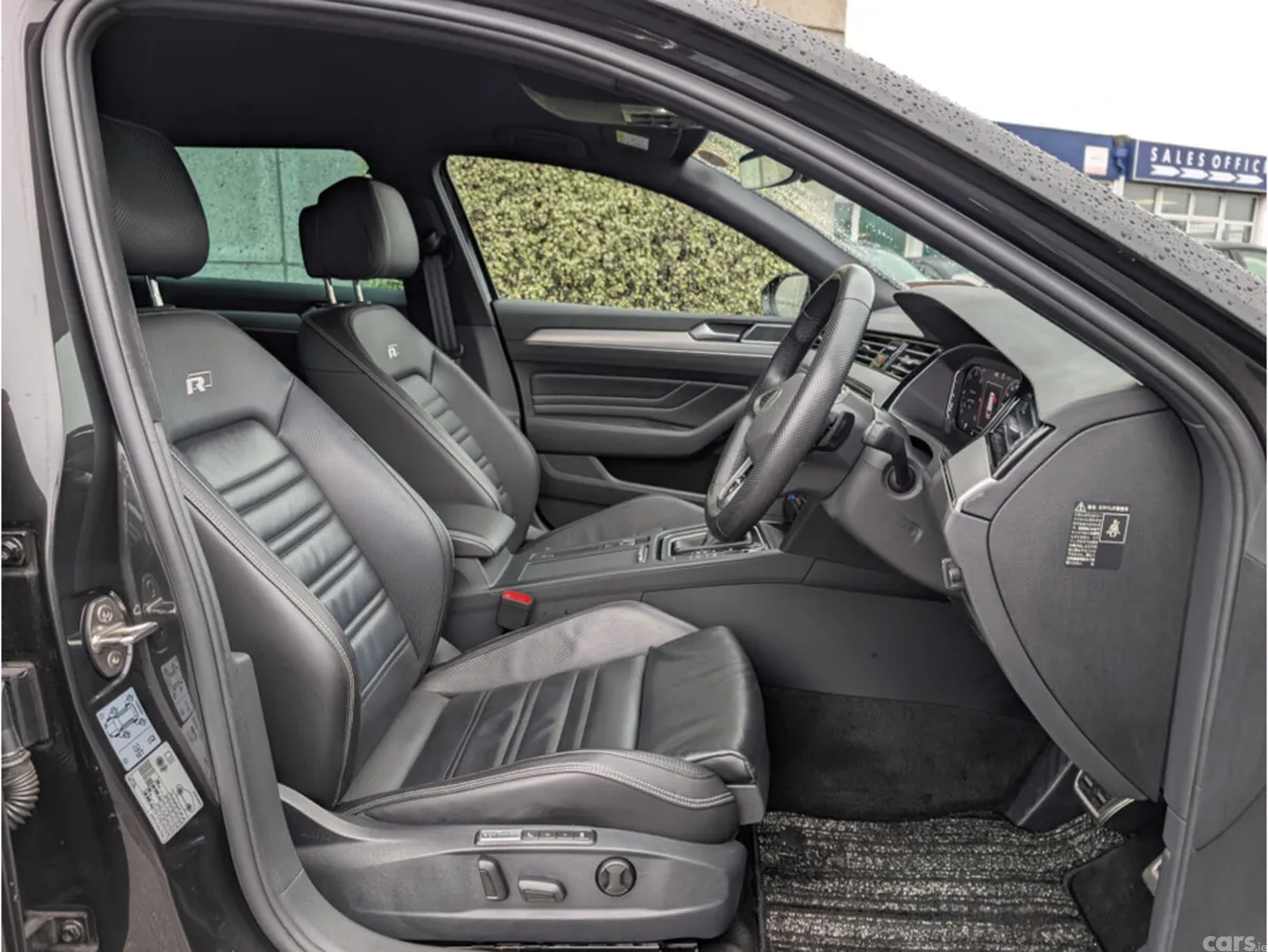 Volkswagen Passat Estate, Diesel, 2023, Grey
